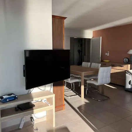 Daire Superbe T3, Clim, Parking, Proche Et Commerces - Fr-1-702-1 *