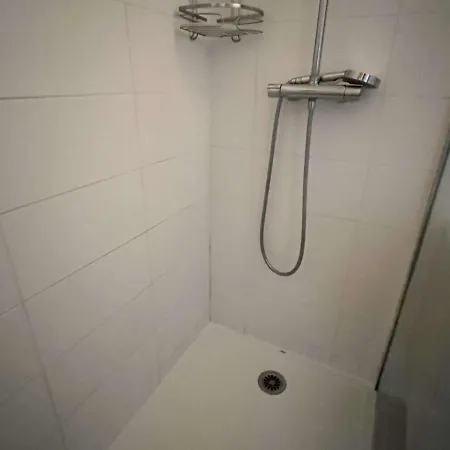 Superbe T3, Clim, Parking, Proche Et Commerces - Fr-1-702-1