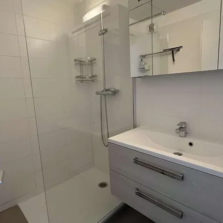 Superbe T3, Clim, Parking, Proche Et Commerces - Fr-1-702-1 Agde