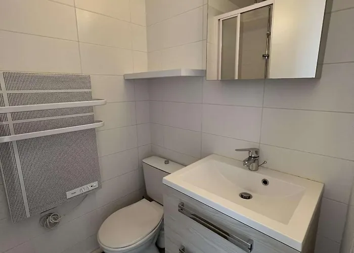 Superbe T3, Clim, Parking, Proche Et Commerces - Fr-1-702-1 Apartament